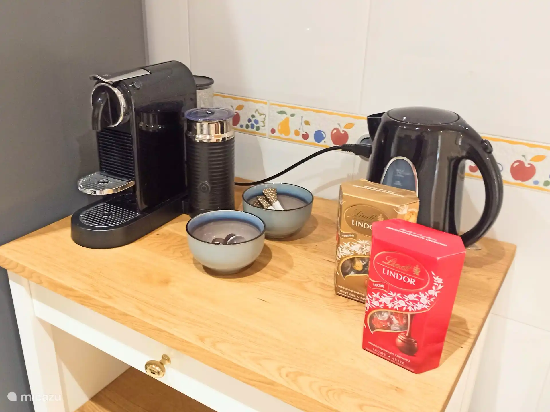 Nespresso including milk frother and kettle