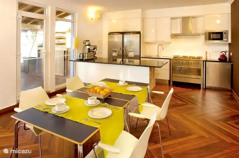 Essbereich mit Küche