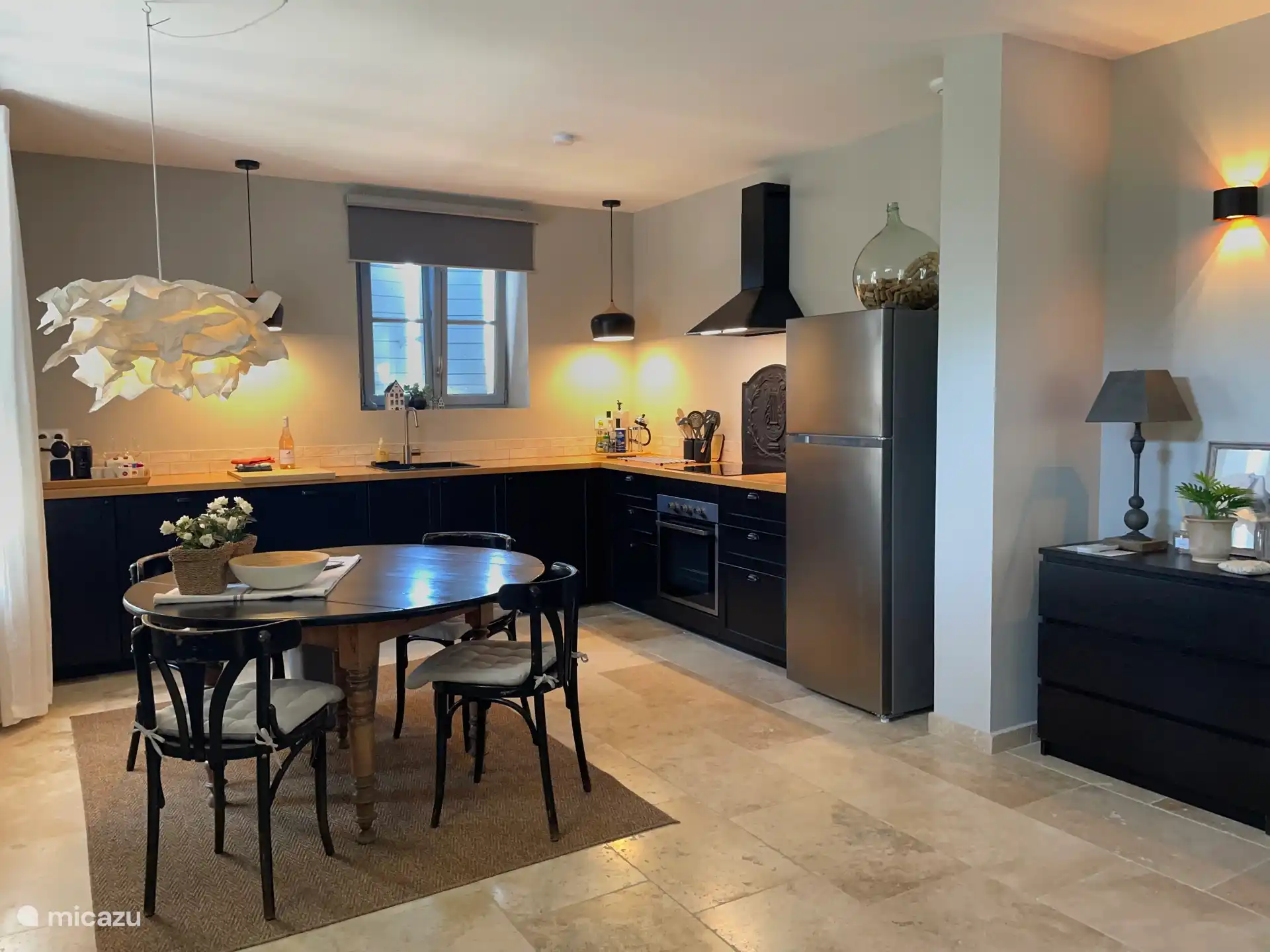 view of the kitchen from the living room of maison Carrée