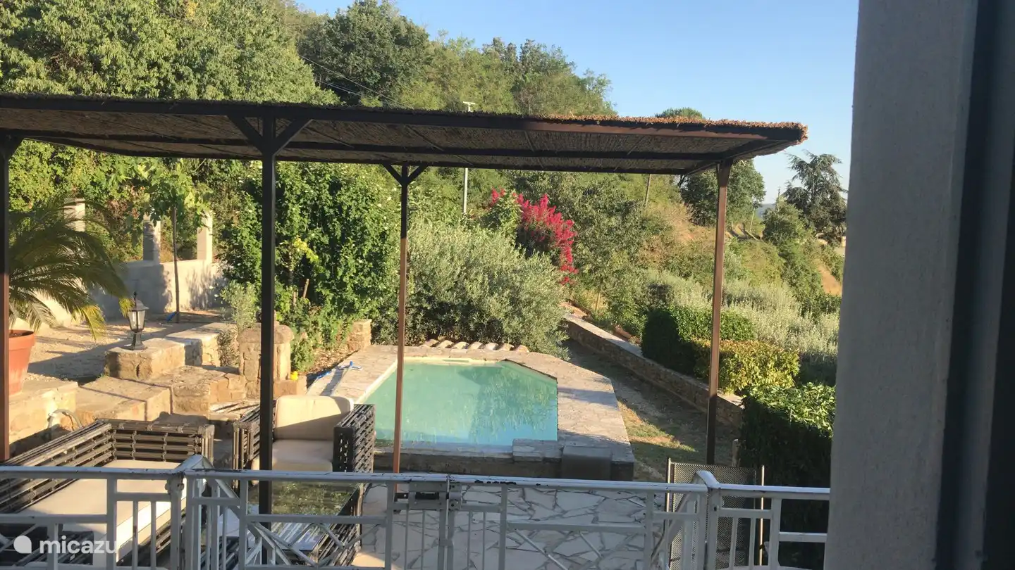 the basin is only accessible to the tenants of gîte Maison Carrée