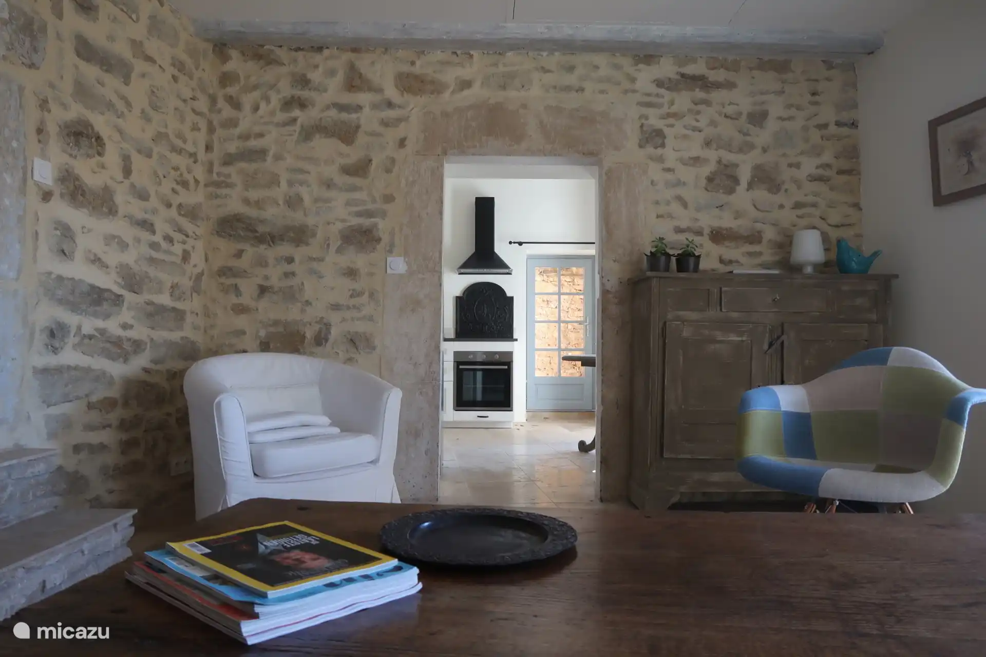 salon avec vue sur la cuisine Joie de Vivre