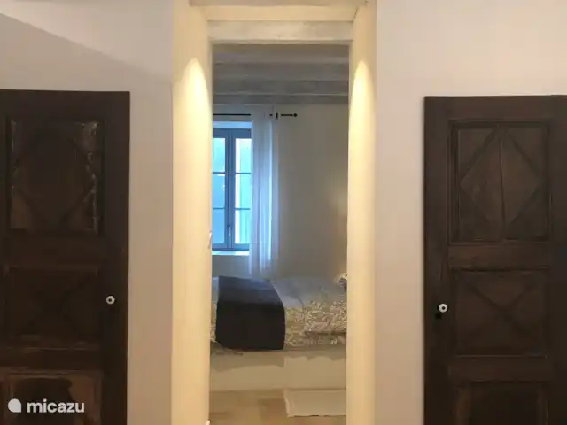 Domaine Cadignac gîte Joie de Vivre | France, Gard, Tresques  - gîte / cottage vue de la salle de bain à la chambre
