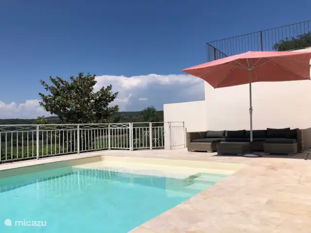 Domaine Cadignac gîte Joie de Vivre | France, Gard, Tresques  - gîte / cottage détente au bord de la piscine