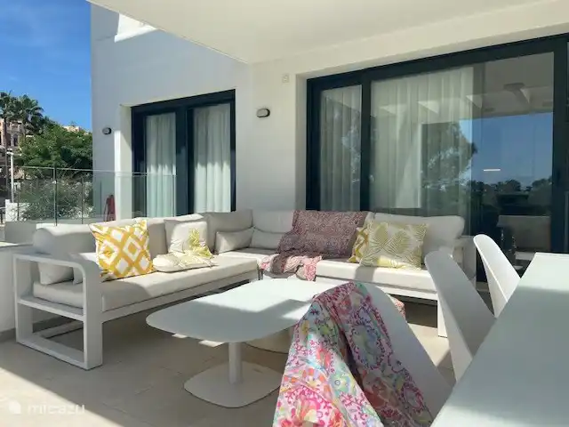 Die sonnige, nach Süden ausgerichtete Terrasse