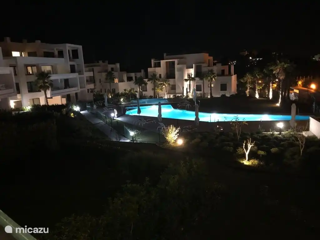 Abends im Pool beleuchtet, sofort Urlaubsfeeling!