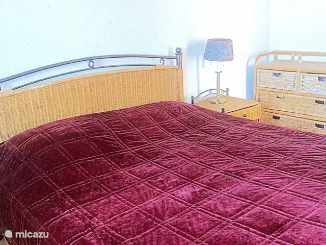 Casa Maya | Espagne, Costa Blanca, Pedreguer - villa La chambre dispose d'un lit queen-size, air conditionné et chauffage infrarouge et bénéficie d'une vue magnifique sur les collines.