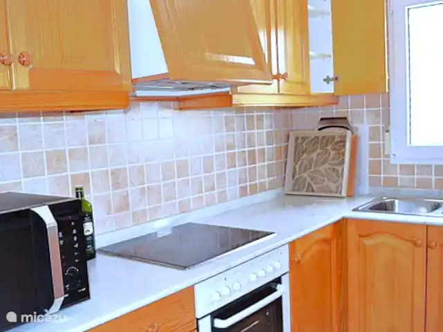Casa Maya | Espagne, Costa Blanca, Pedreguer - villa La cuisine est entièrement équipée: réfrigérateur/congélateur, micro-ondes, four, plaques électriques, cafetière Nespresso et cafetière filtre.