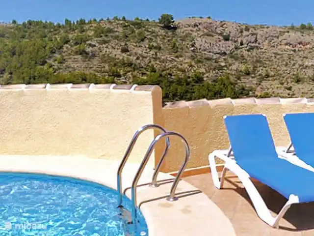 Casa Maya | Espagne, Costa Blanca, Pedreguer - villa Détendez-vous sur les chaises longues et profitez d'un bain rafraîchissant dans la piscine