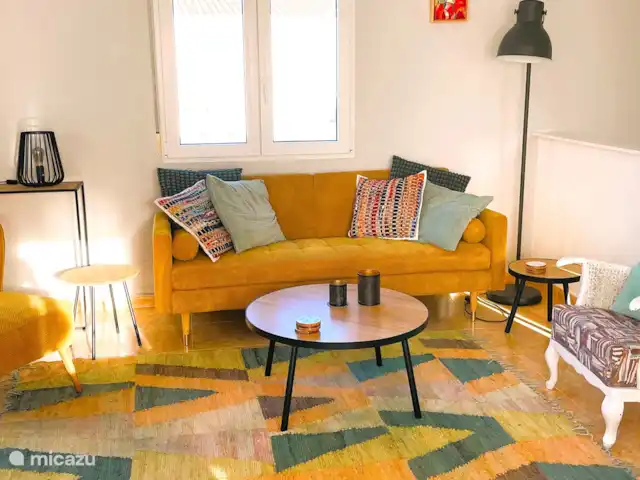 Casa Maya | Espagne, Costa Blanca, Pedreguer - villa Sur le canapé confortable, ils peuvent lire sous une bonne lampe ou regarder la télévision.