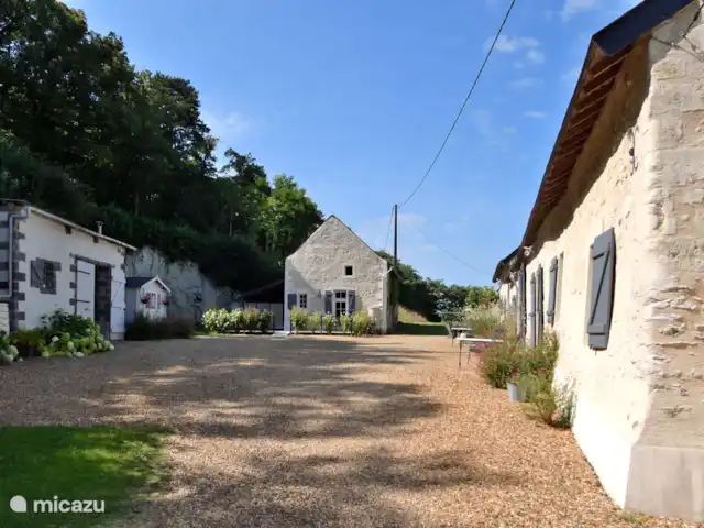 La Colline huren in Frankrijk, Maine-et-Loire, Les Bois d'Anjou - gîte / cottage binnenplaats van Lavau