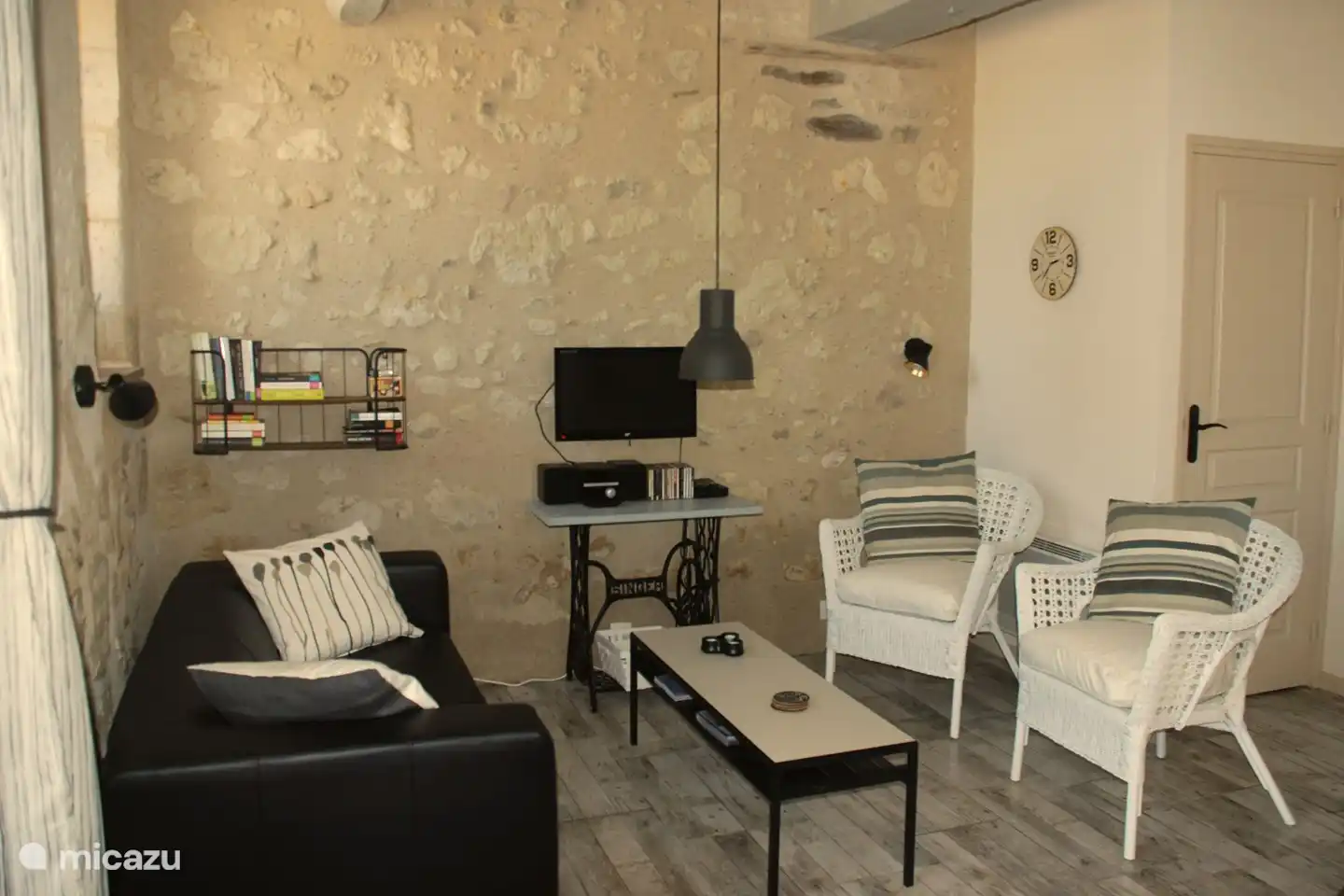 seating area in La Colinne