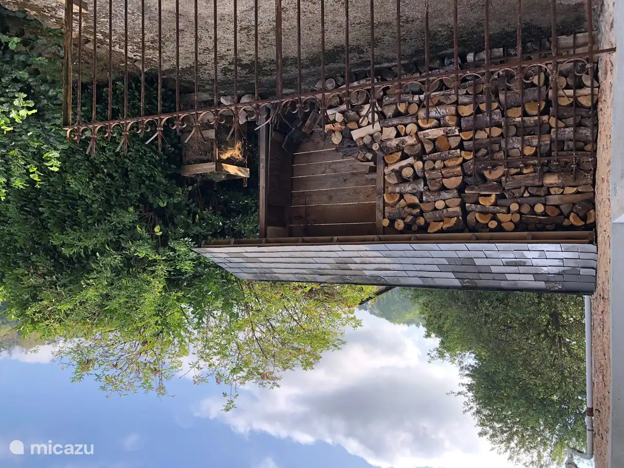 Holzlagerung im Garten