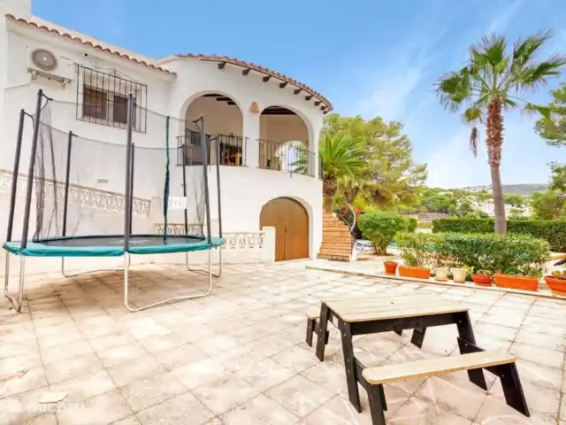 Villa Aloha Amor | Espagne, Costa Blanca, Moraira - villa Trampoline. Il y a maintenant aussi une table de ping-pong et un jeu de fléchettes