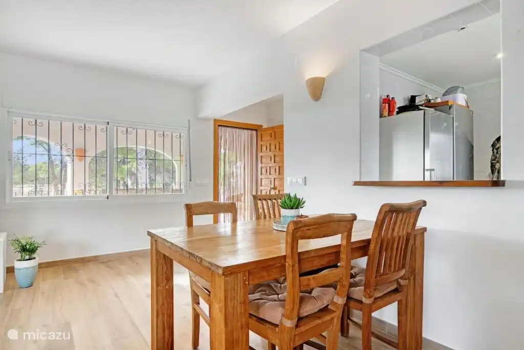 Innenansicht mit Haustür