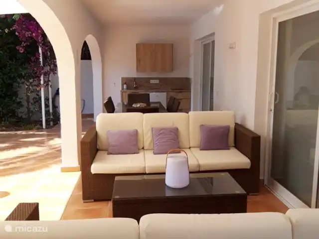 Maison des Palmeras | Espagne, Costa Blanca, Benitachell - villa terrasse couverte avec cuisine extérieure, table à manger et salon