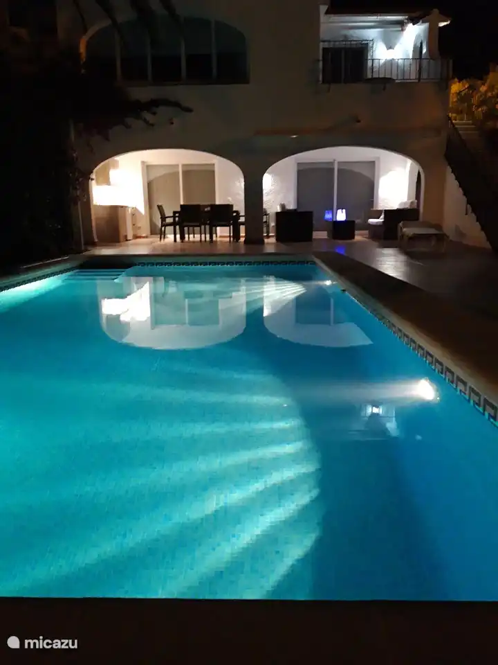 swimming pool (not heated)