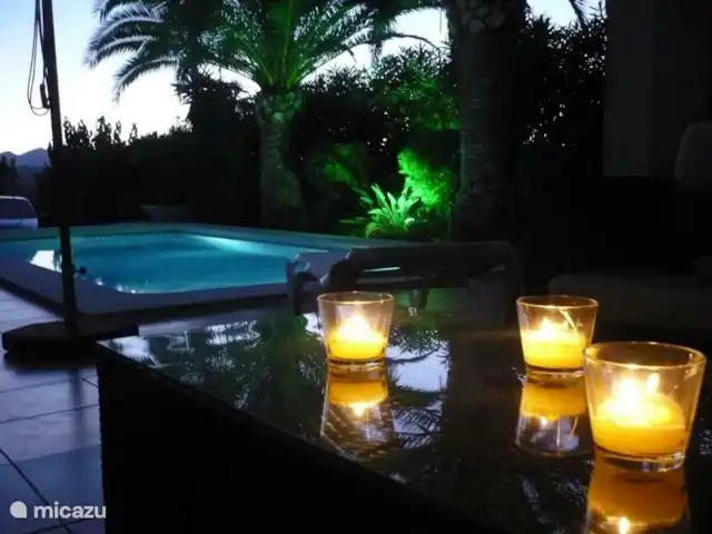 Maison des Palmeras | Espagne, Costa Blanca, Benitachell - villa éclairage du soir sur les paumes