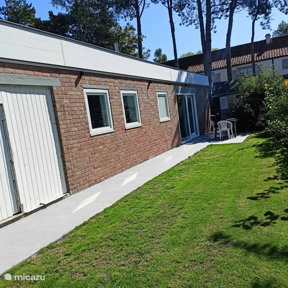 rondom tuin met terras