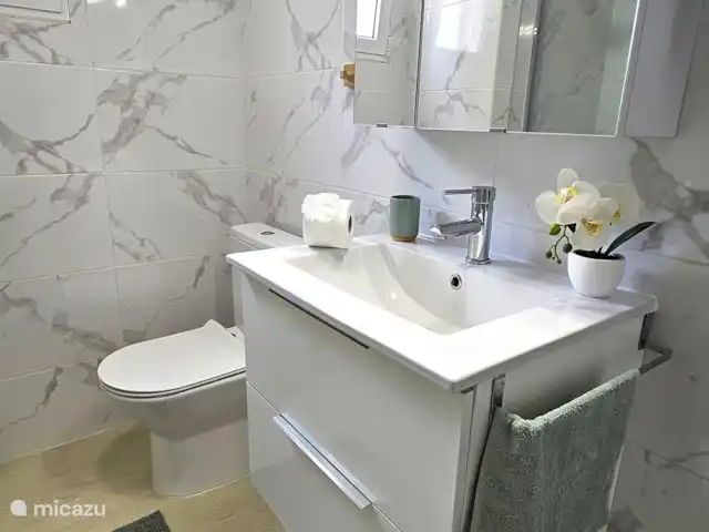 Reel Apartments - Studio de luxe | Espagne, Costa Blanca, Torrevieja - appartement Salle de Bains