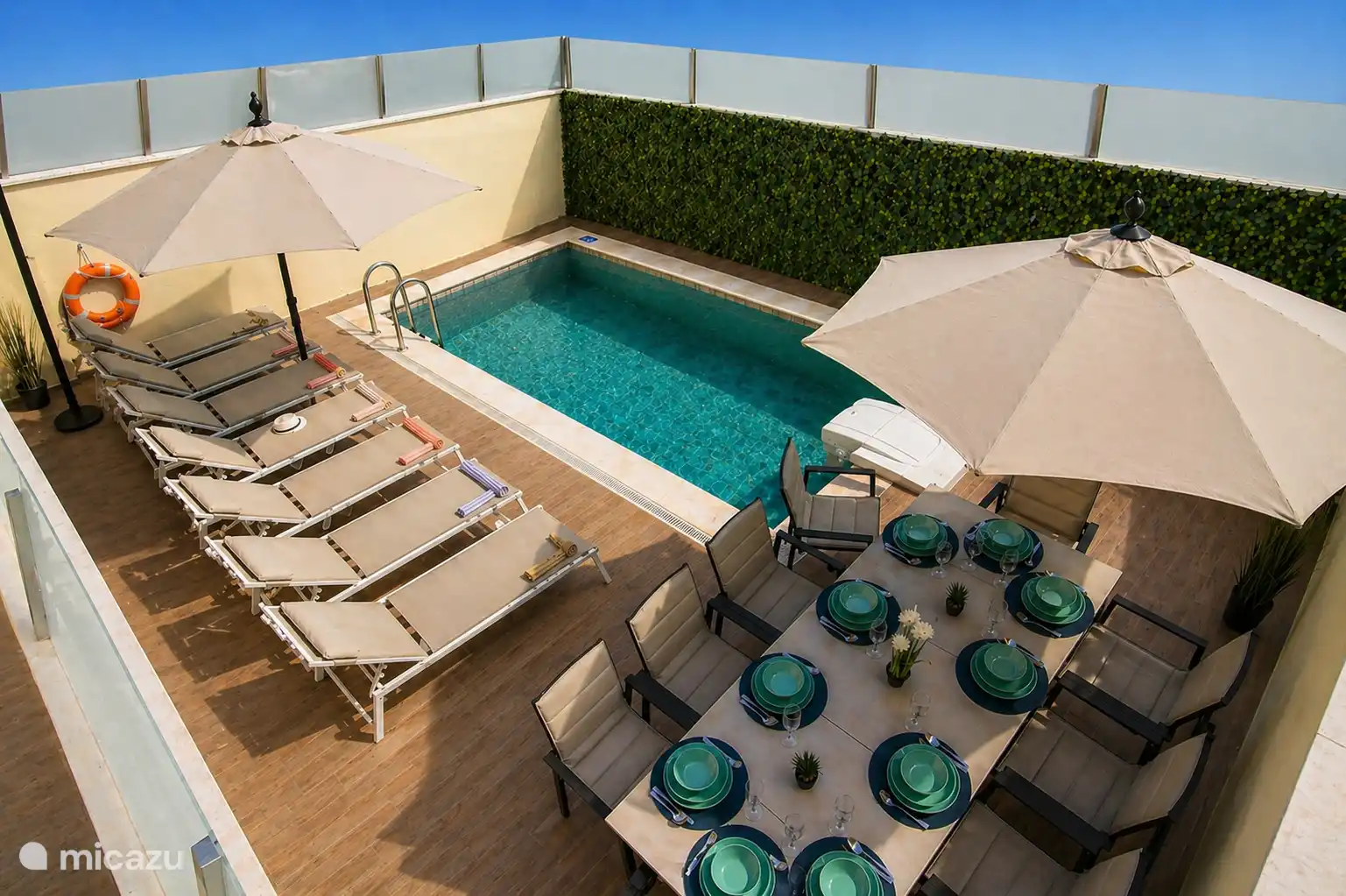 Terraza de la piscina