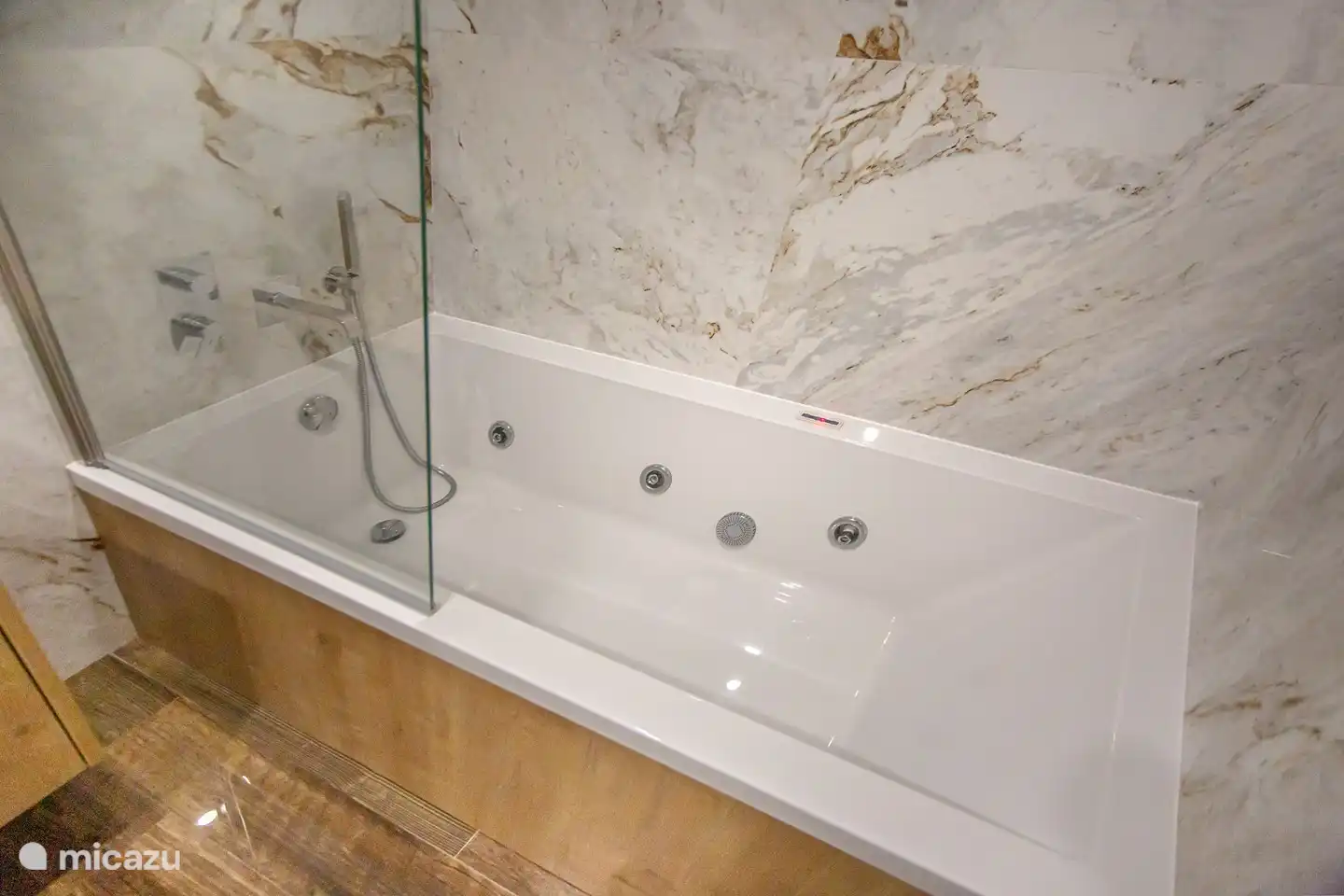 Bañera de hidromasaje