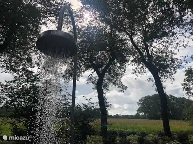 De Boschkerhook huren in Nederland, Gelderland, Vragender - vakantiehuis Op warme dagen en na een rondje in de sauna is verfrissing te vinden onder de buitendouche. Wederom met uitzicht!