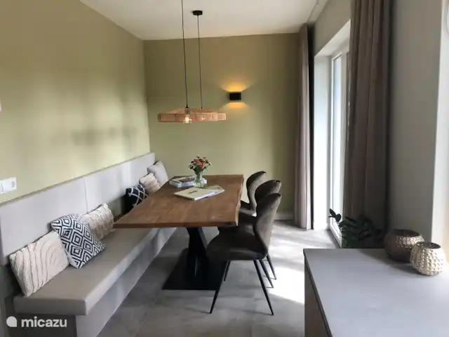 De Boschkerhook huren in Nederland, Gelderland, Vragender - vakantiehuis Het bankje is uitgerust met laden voor voldoende opbergruimte!