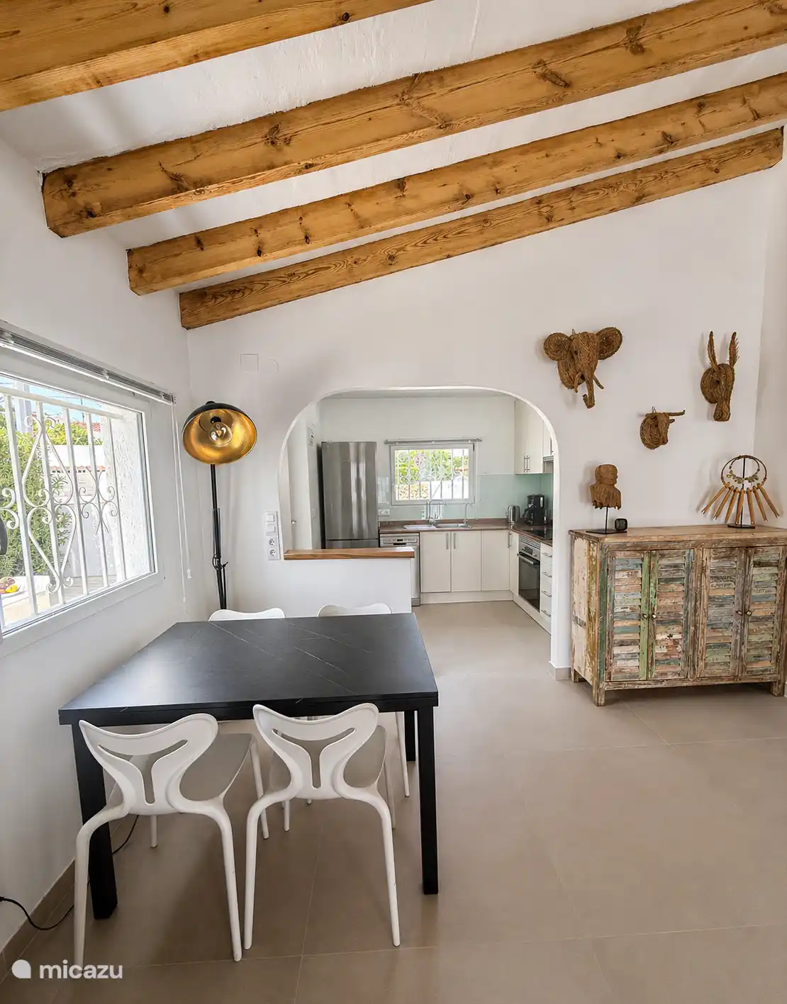 Salon du haut coin repas vue cuisine