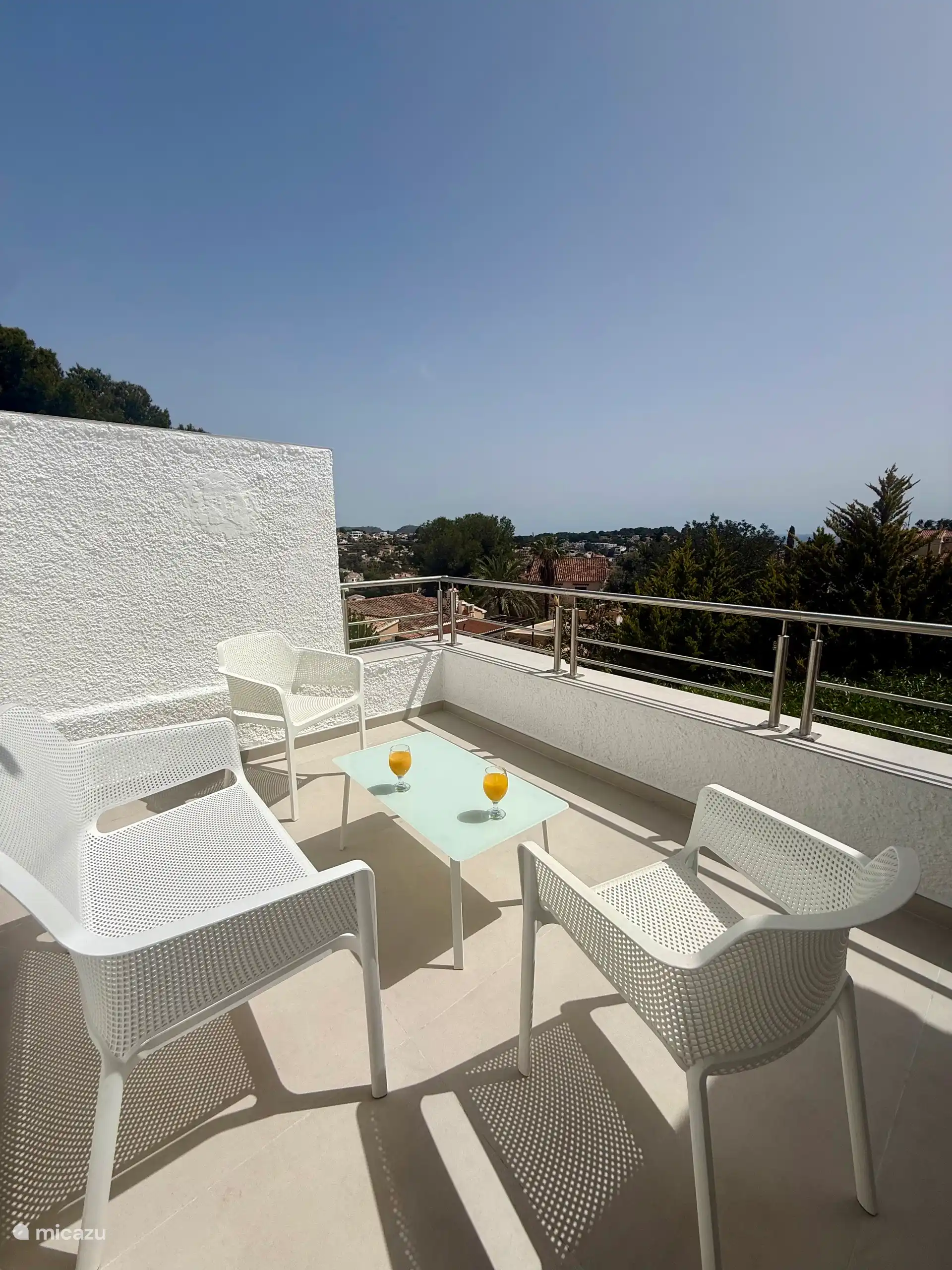 Pequeña terraza - vistas al mar