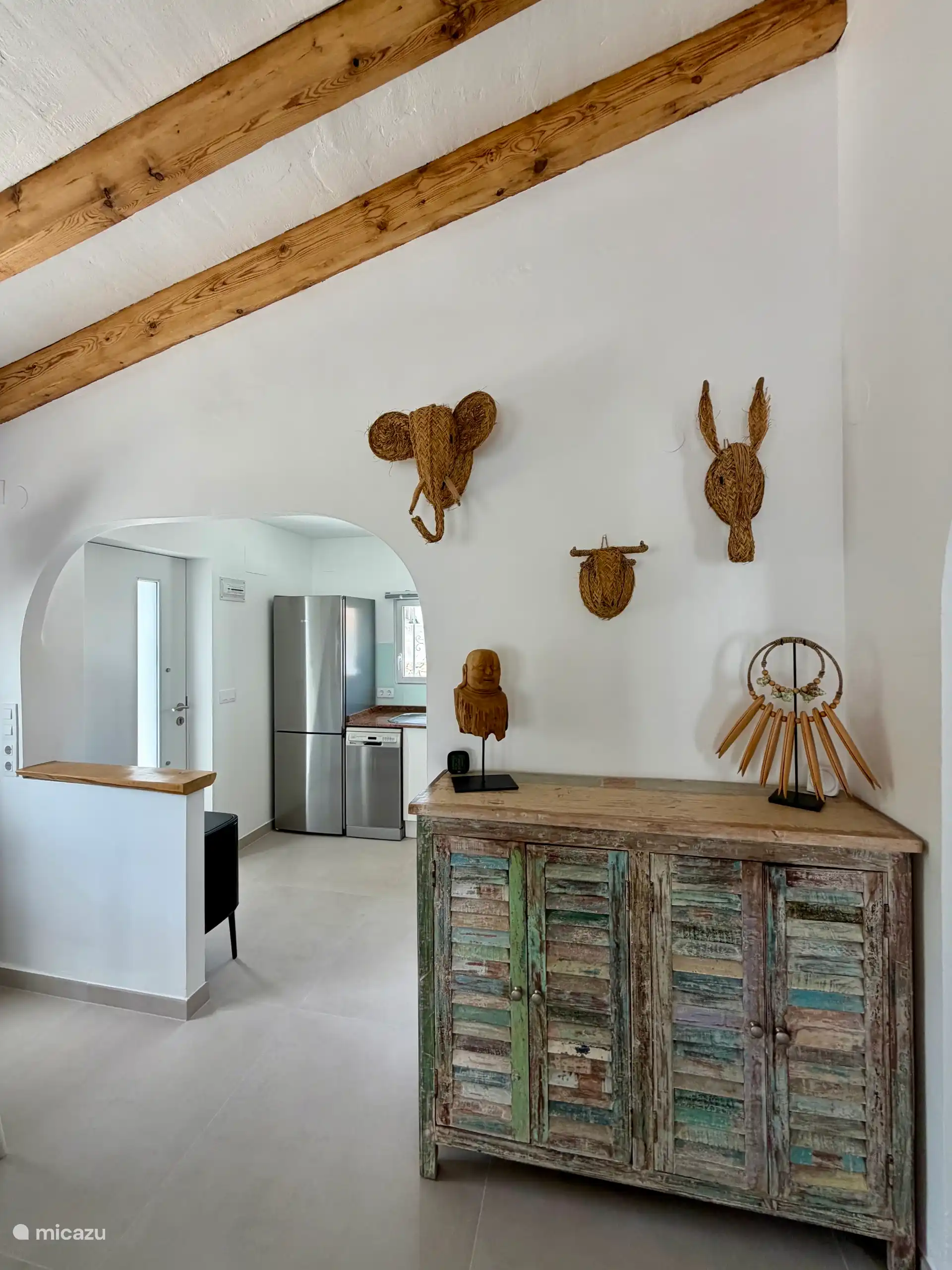 Salón con vistas a la cocina