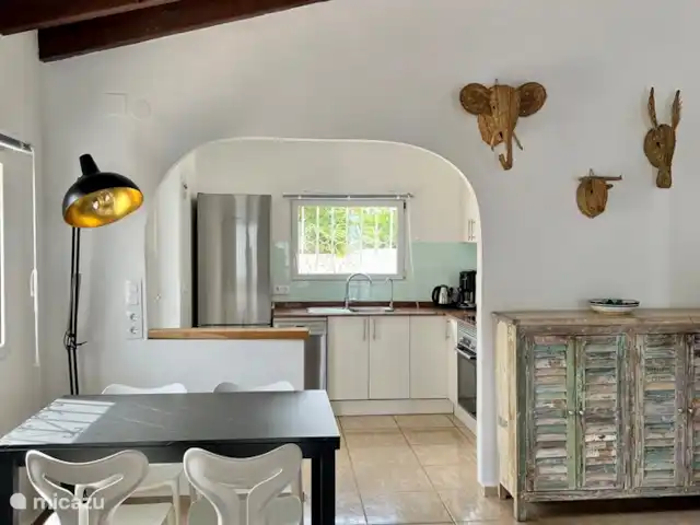 Location de Vacances Espagne, Costa Blanca, Benissa, villa - Villa Savina : Vue mer & Jardin salle à manger et sa jolie décoration typique de la Costa Blanca