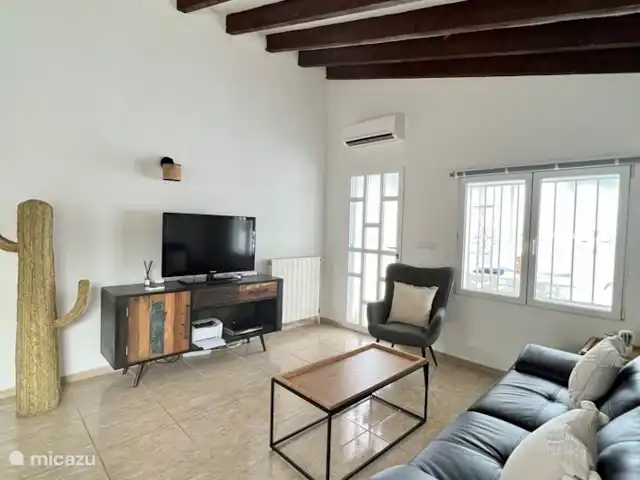 Location de Vacances Espagne, Costa Blanca, Benissa, villa - Villa Savina : Vue mer & Jardin Le salon et sa TV neuve connectée