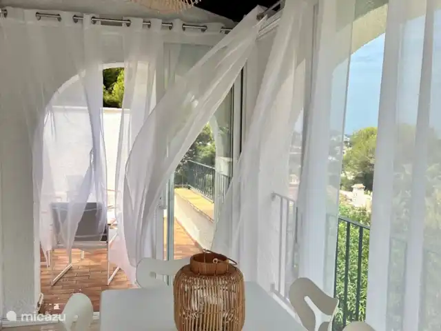 Location de Vacances Espagne, Costa Blanca, Benissa, villa - Villa Savina : Vue mer & Jardin La naya qui rejoint une petite terrasse avec son salon d'extérieur