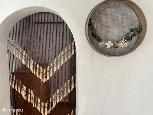 Location de Vacances Espagne, Costa Blanca, Benissa, villa - Villa Savina : Vue mer & Jardin direction la 3ème chambre depuis le salon.