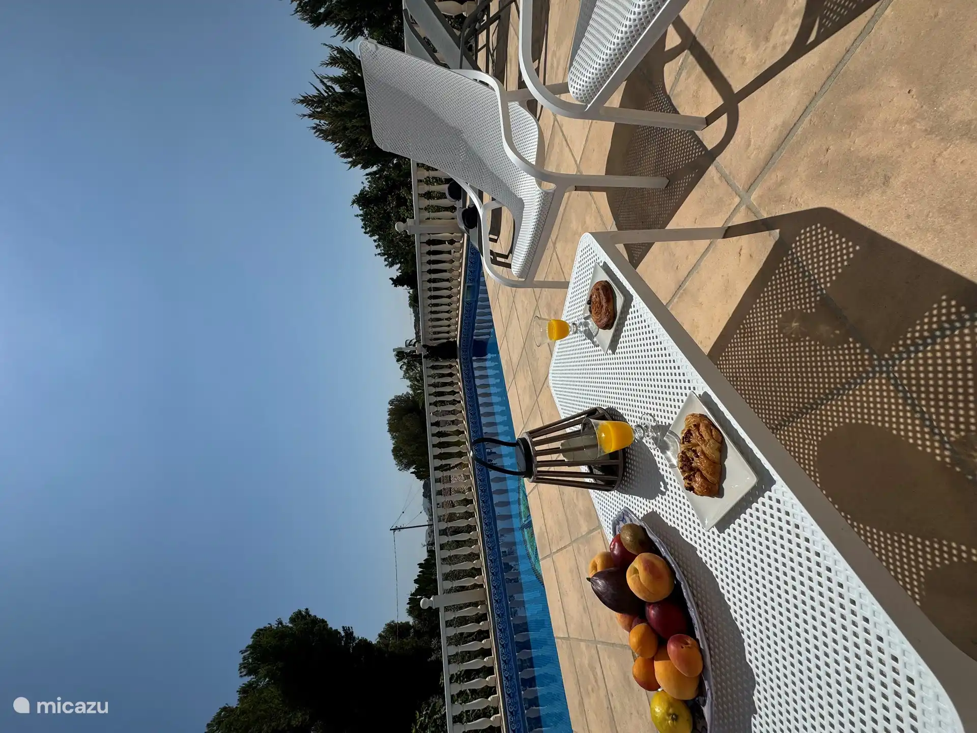 Villa Savina: Blick auf das Meer und den Garten in Spanien, Costa Blanca, Benissa - Villa