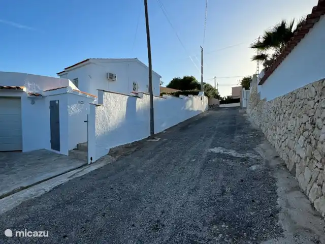 Location de Vacances Espagne, Costa Blanca, Benissa, villa - Villa Savina : Vue mer & Jardin L'impasse ou se trouve la villa Savina