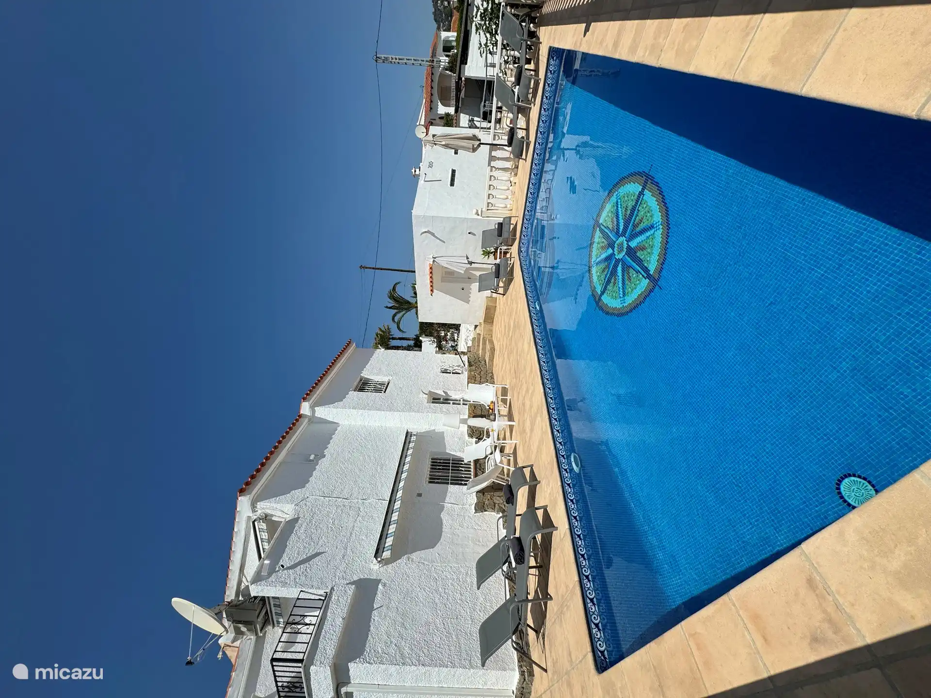 Villa Savina: Blick auf das Meer und den Garten in Spanien, Costa Blanca, Benissa - Villa