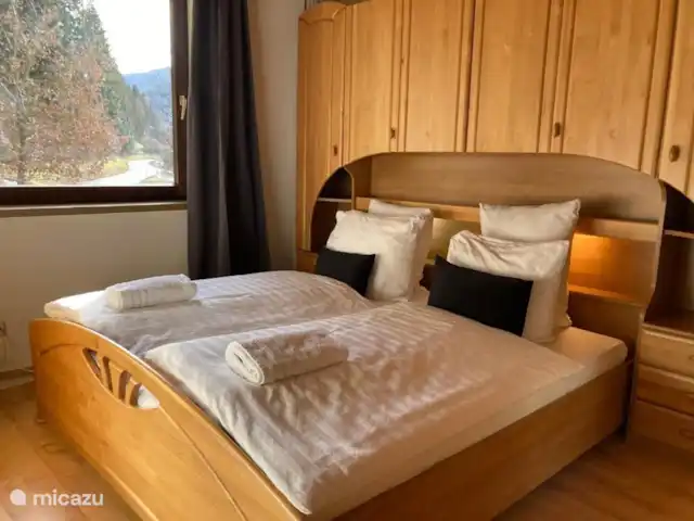Apartamento de 1 dormitorio con balcón  en Austria, Carintia, Feld Am See - apartamento Dormitorio, espacio para guardarropas