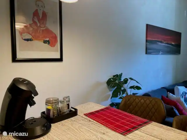 Studio avec balcon | Autriche, Carinthie, Feld Am See - appartement Senseo, cuisine, coin salon, tabourets de bar