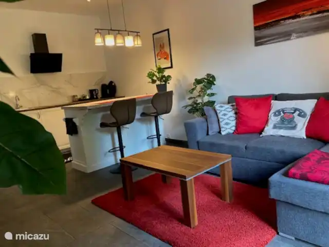 Studio avec balcon | Autriche, Carinthie, Feld Am See - appartement Salle à manger, salon, cuisine, hotte aspirante, micro-ondes