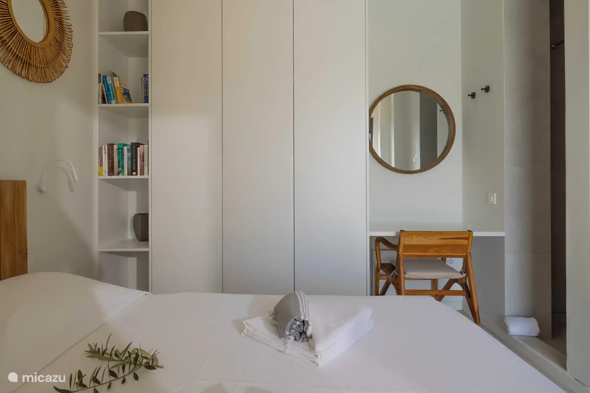 Bedroom with Dutch and English books
