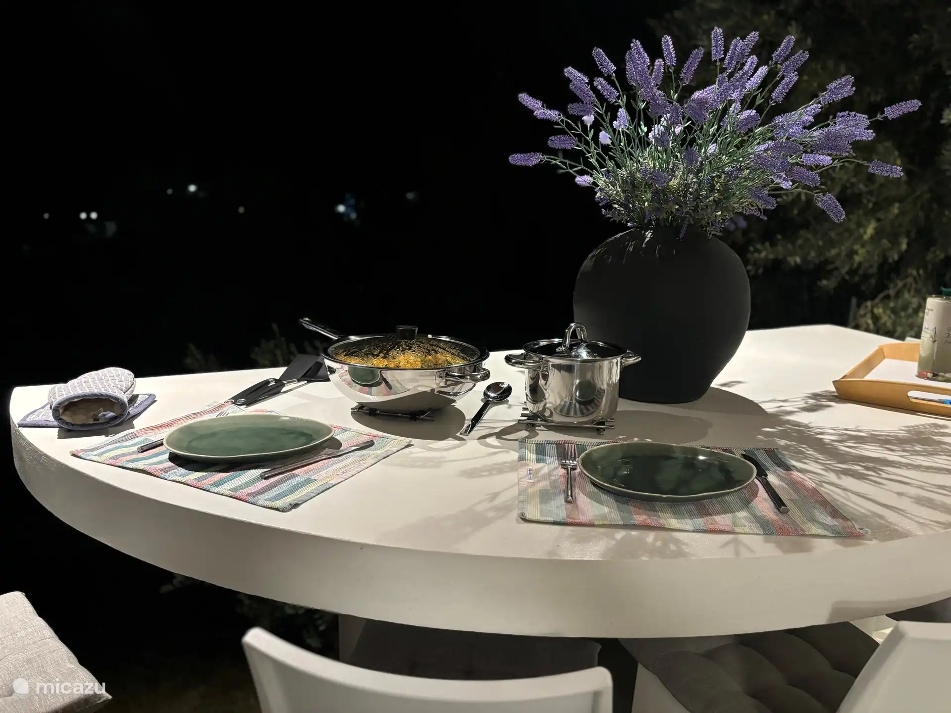 Dinner with a view of the garden.