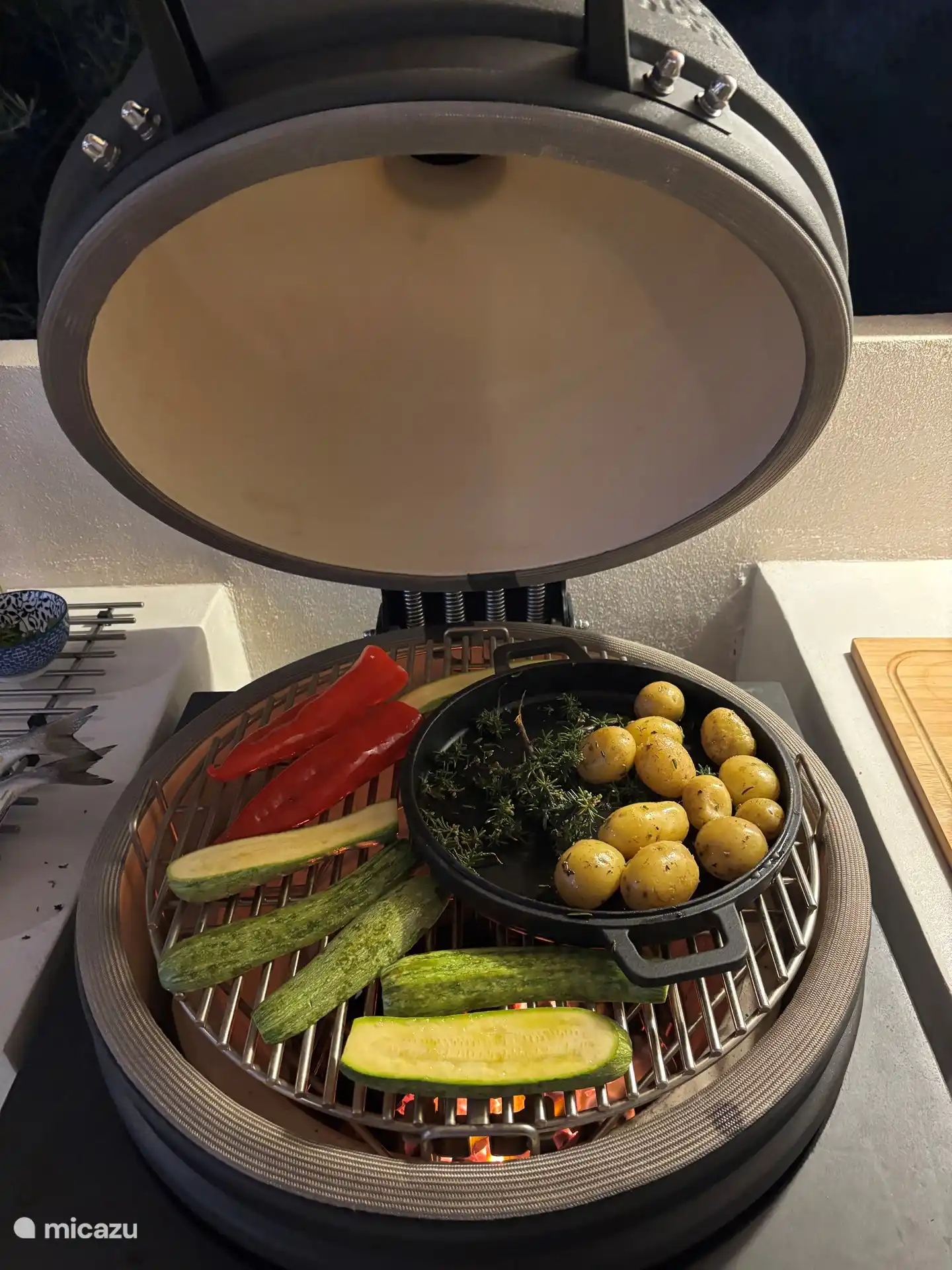 Basterd BBQ also for fresh vegetables with herbs from their own garden.