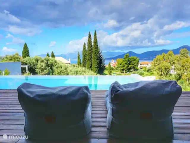 Villa Zaverda en Grecia, Gracia Central, Paleros - villa Relajarse en los pufs, genial para leer un libro