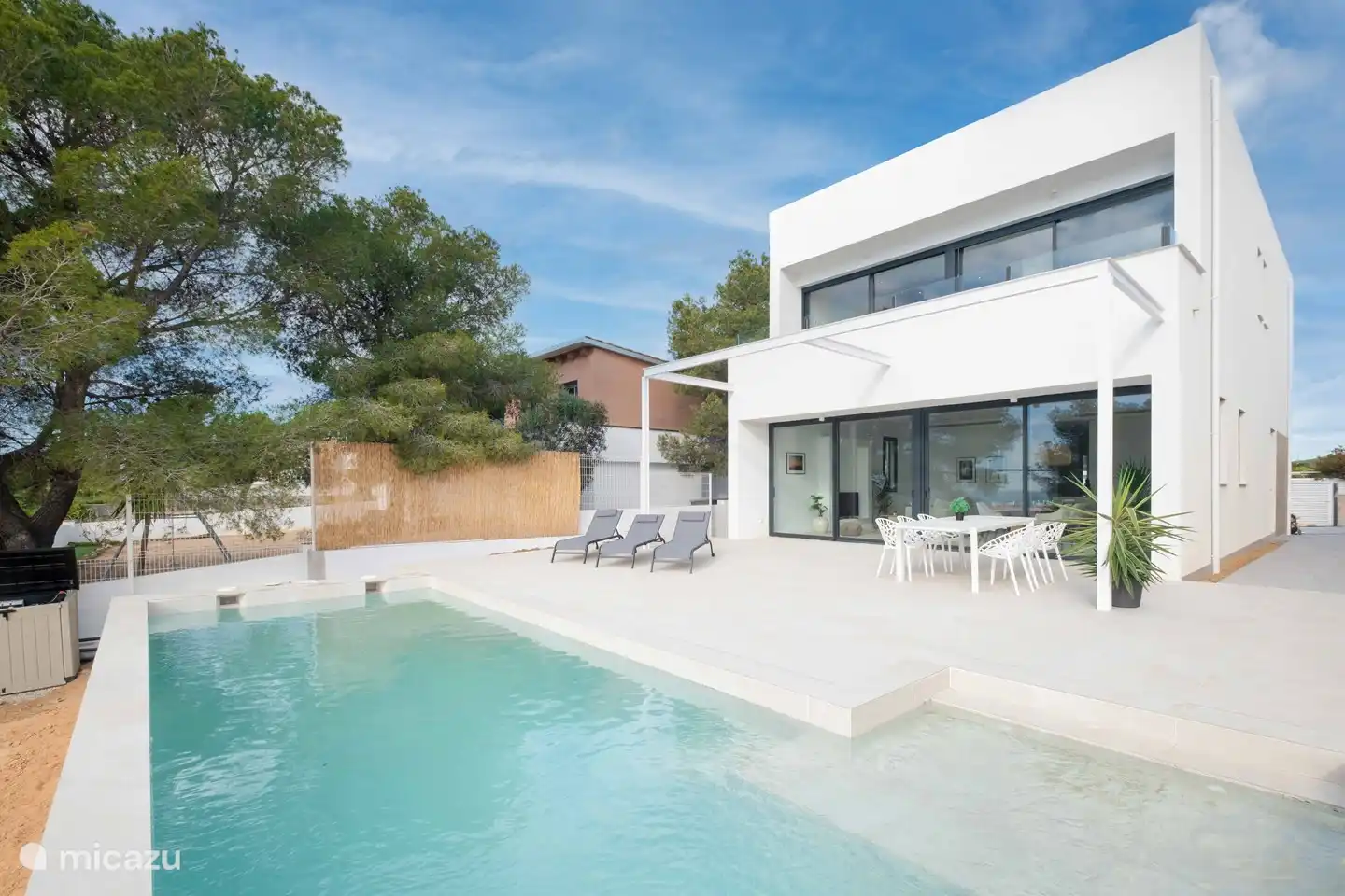 Villa huren in Sant Pere de Ribes, Barcelona? Nieuwe villa met zeezicht