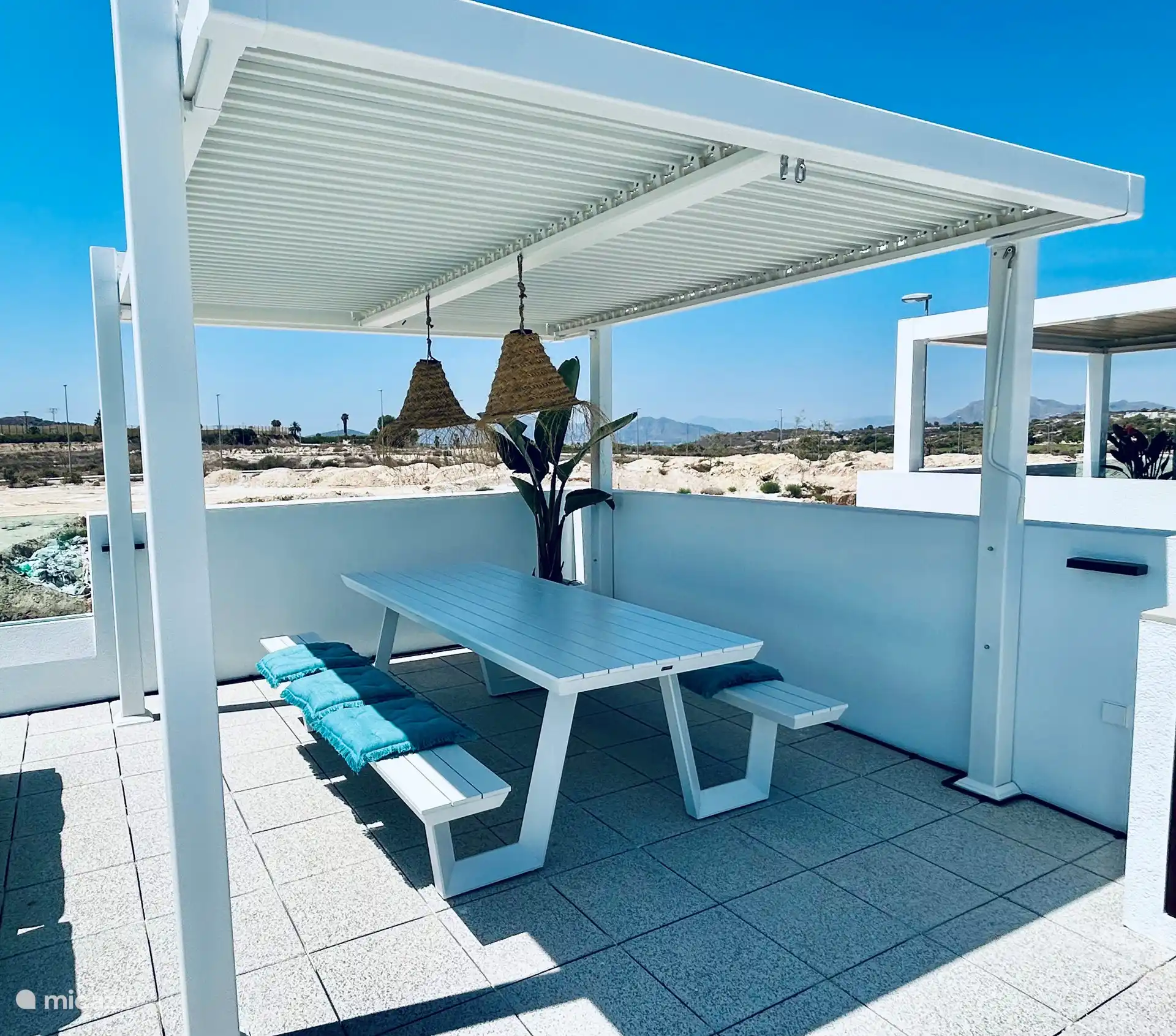 Picknicktisch mit Baldachin