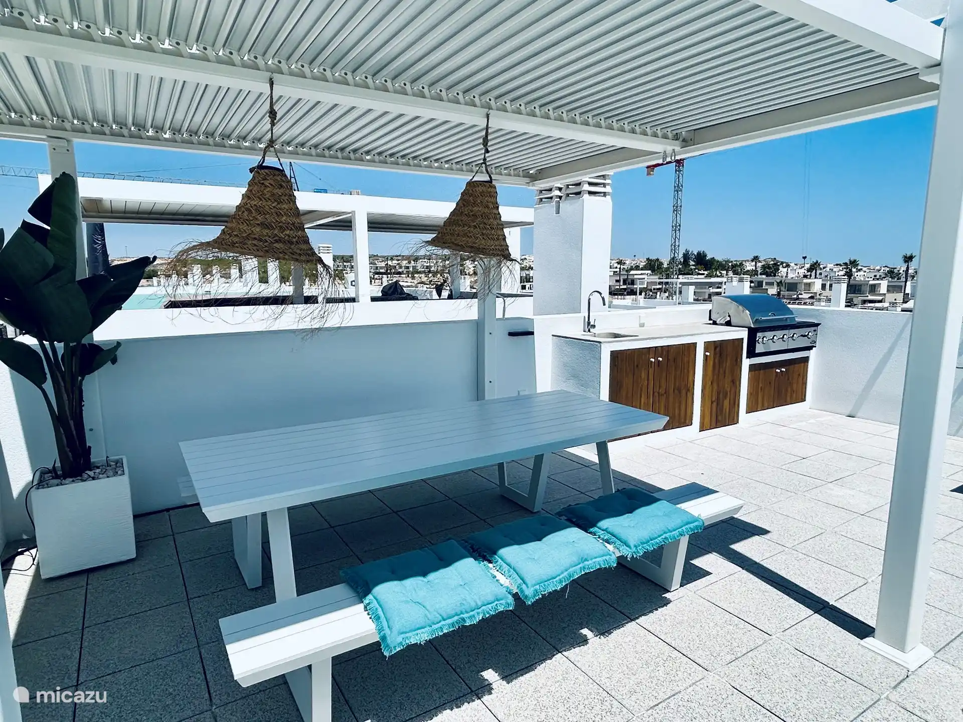 Picknicktisch mit Grill