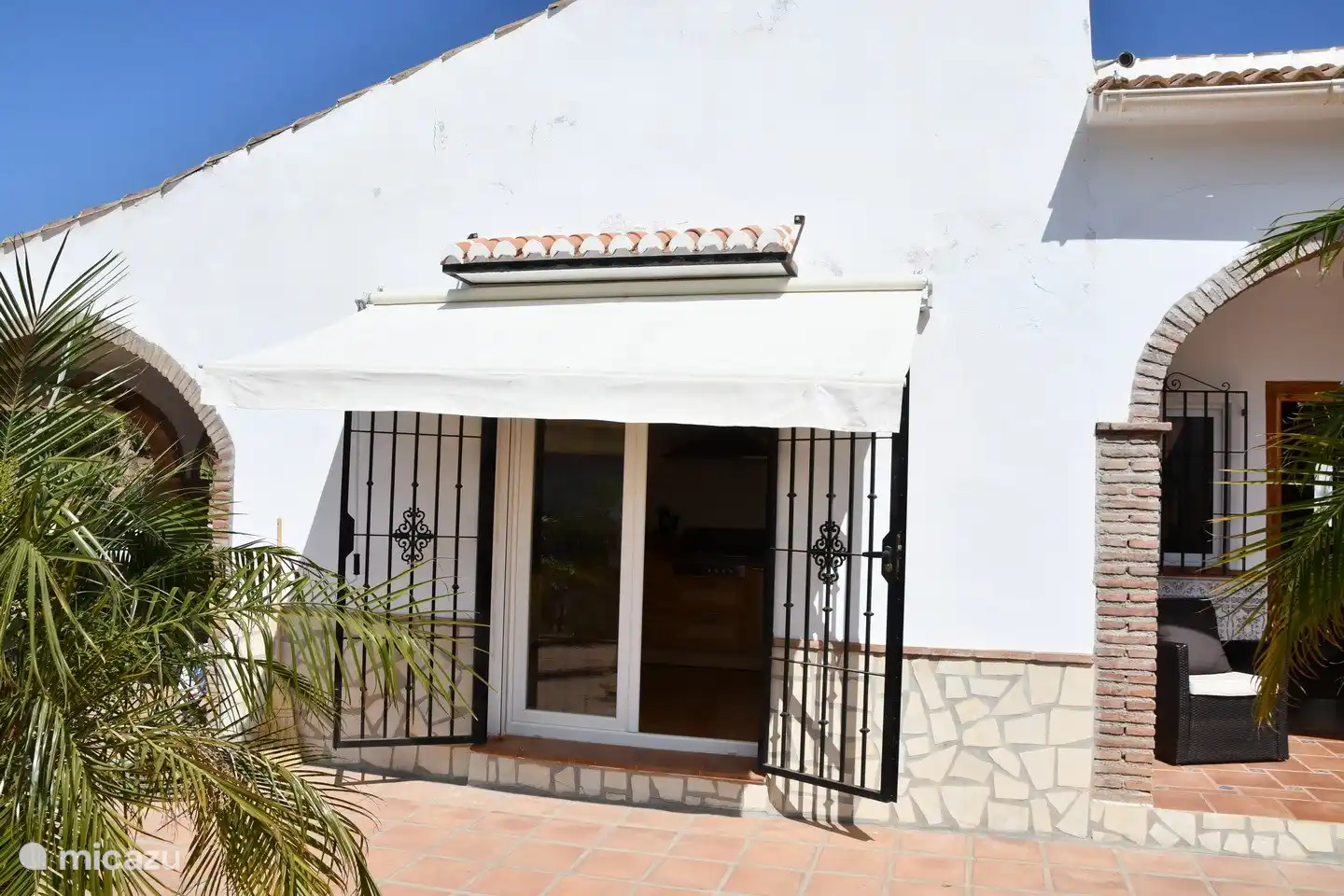 Sonnenschirm über der Küchentür