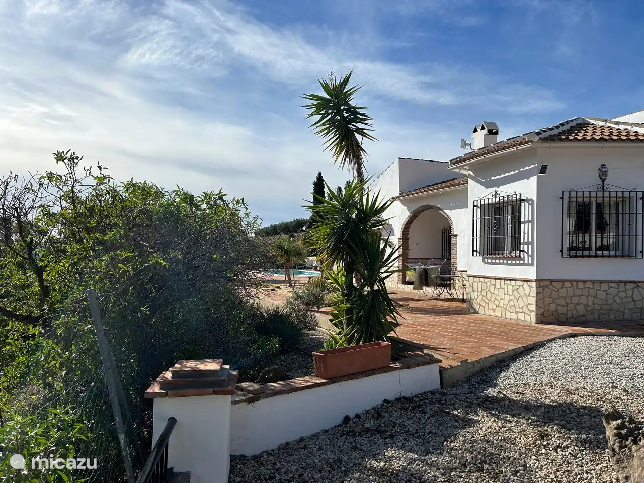 Das Haus vom Parkplatz aus gesehen