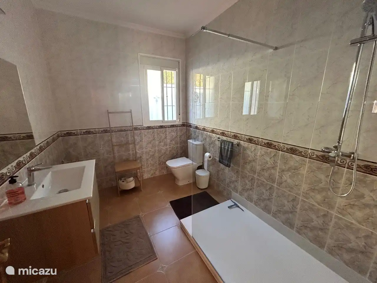 Badezimmer in den Schlafzimmern 1 und 2